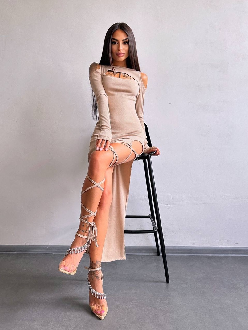 Трикотажна сукня з зав’язкою на ніжку Трикотажна сукня з зав’язкою на ніжку | PUSHKA SHOP