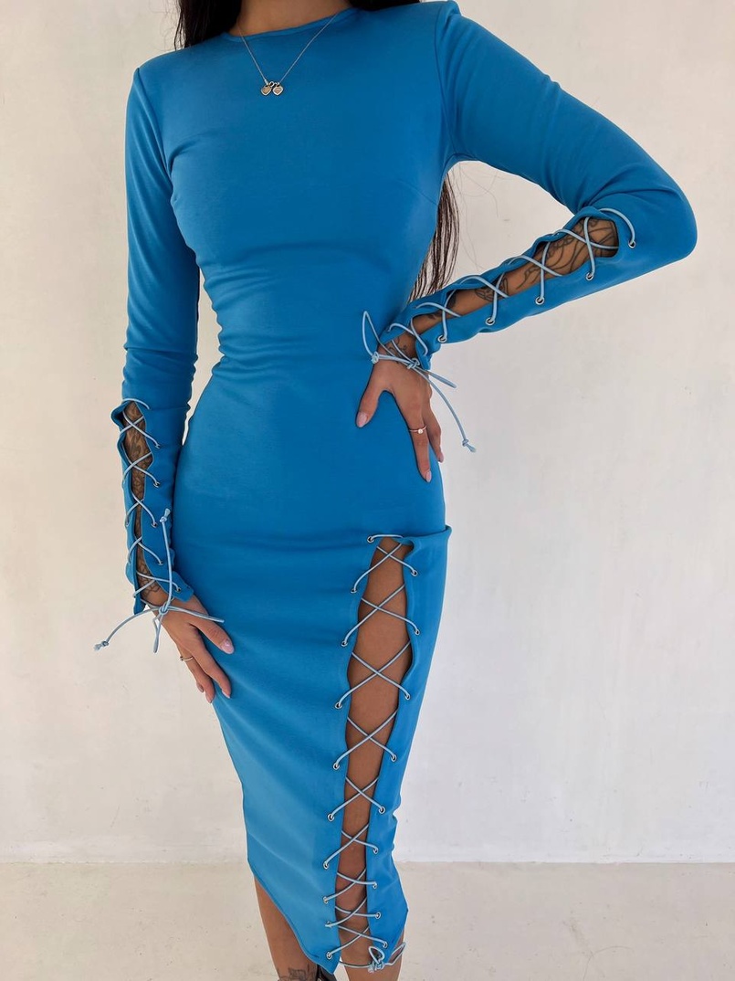 Сукня міді зі шнурівкою на ніжці та на рукавах Сукня міді зі шнурівкою на ніжці та на рукавах | PUSHKA SHOP