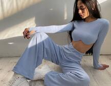 Комплект в весенних расцветках: топ с чашечками + штаны трубы Комплект в весенних расцветках: топ с чашечками + штаны трубы | PUSHKA SHOP