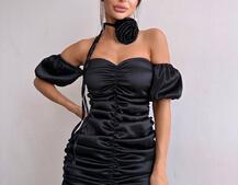 Сукня - міні з драпіруванням та трояндою-чокером Сукня - міні з драпіруванням та трояндою-чокером | PUSHKA SHOP