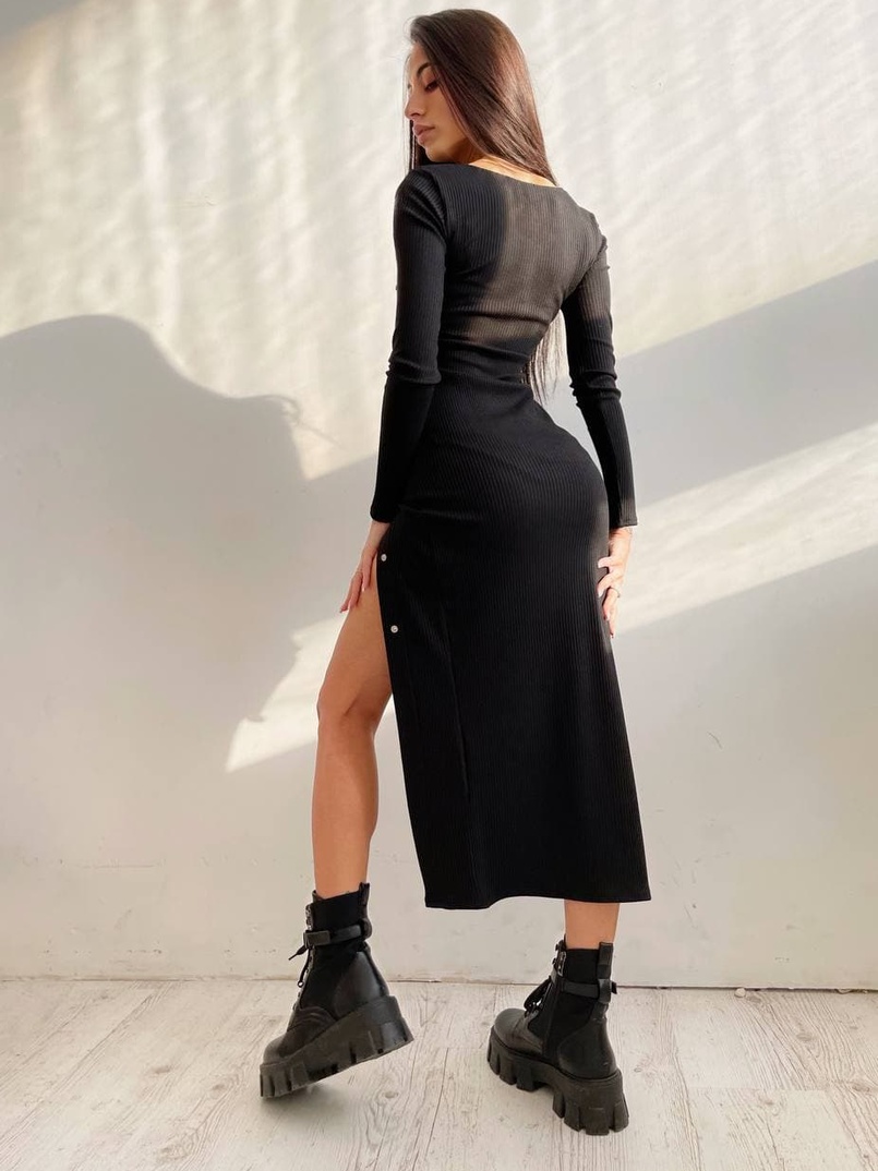 Трикотажное платье на кнопках с вырезом каре Трикотажное платье на кнопках с вырезом каре | PUSHKA SHOP