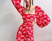 Цветочное платье-миди со шнуровкой на спинке и разрезом на ножке Цветочное платье-миди со шнуровкой на спинке и разрезом на ножке | PUSHKA SHOP