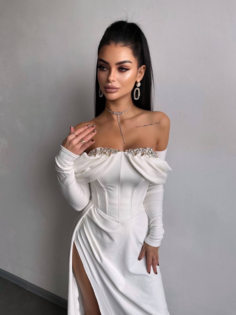 Оксамитова сукня максі декорована стразами Ручна робота Оксамитова сукня максі декорована стразами Ручна робота | PUSHKA SHOP