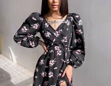 Цветочное платье-миди с разрезом и объемными рукавами Цветочное платье-миди с разрезом и объемными рукавами | PUSHKA SHOP