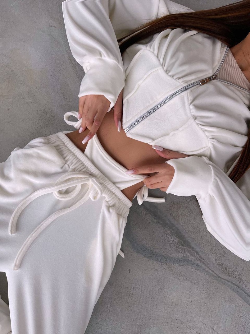 Велюровий комплект: кофта з корсетними елементами + джогери з імітацією трусиків Велюровий комплект: кофта з корсетними елементами + джогери з імітацією трусиків | PUSHKA SHOP