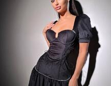 Оксамитова сукня , декорована стразами зі шнурівкою з боків Оксамитова сукня , декорована стразами зі шнурівкою з боків | PUSHKA SHOP