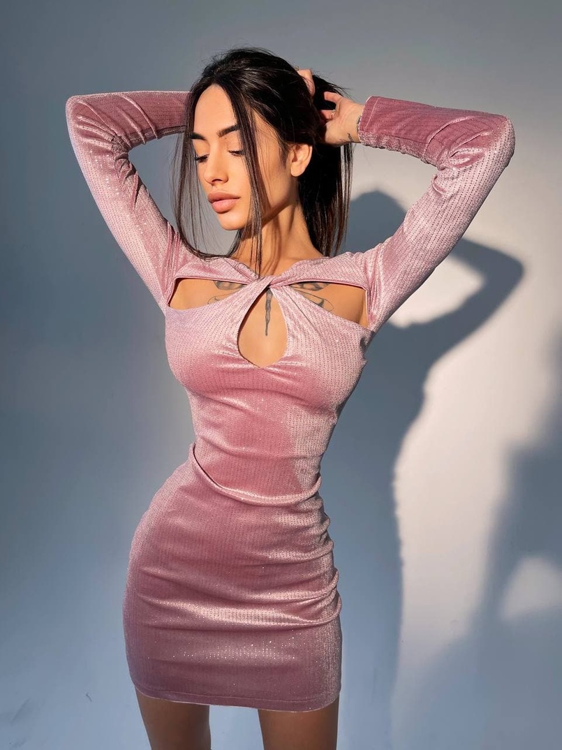 Облегающее бархатное платье с переплетом на груди | PUSHKA SHOP