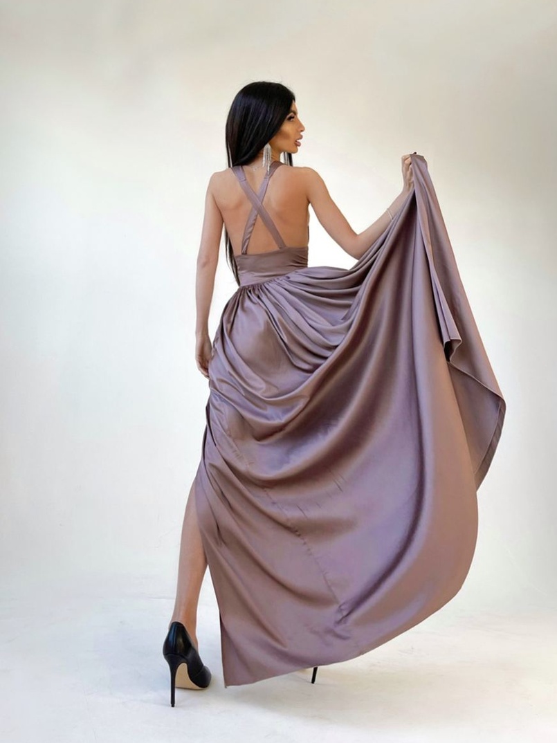 Платье макси с разрезом на юбке и верхом на завязках Платье макси с разрезом на юбке и верхом на завязках | PUSHKA SHOP