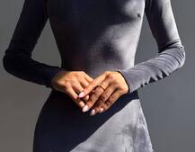 Оксамитова сукня з розрізом, декорована стразами. | PUSHKA SHOP