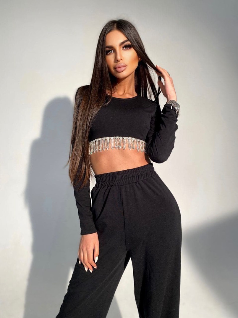 Костюм с расклешенными штанинами , декорированный бахромой из камней Костюм с расклешенными штанинами , декорированный бахромой из камней | PUSHKA SHOP