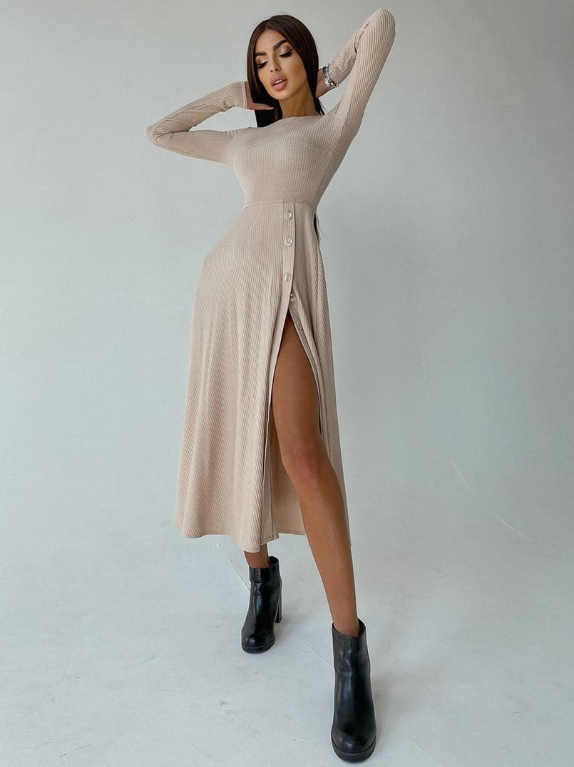 Трикотажное платье миди с разрезом Трикотажное платье миди с разрезом | PUSHKA SHOP