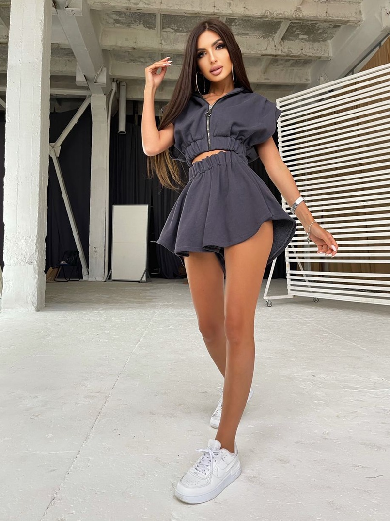 Комплект: расклешенные шорты + жилет с объемными плечиками на молнии  | PUSHKA SHOP