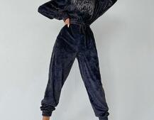 Плюшевый комбинезон, декорированный стразами Плюшевый комбинезон, декорированный стразами | PUSHKA SHOP