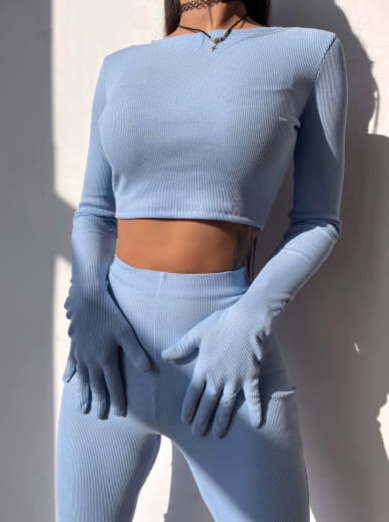 Комплект: штани кльош + топ з рукавичками та прорізами для рук Комплект: штани кльош + топ з рукавичками та прорізами для рук | PUSHKA SHOP