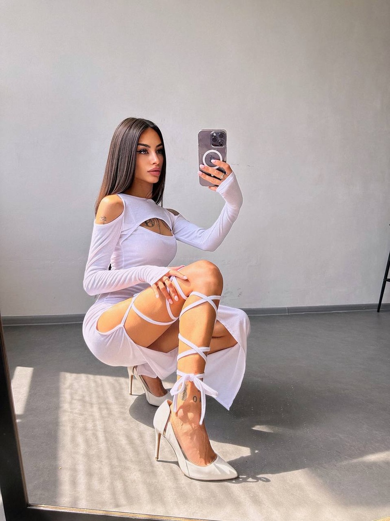 Трикотажна сукня з зав’язкою на ніжку Трикотажна сукня з зав’язкою на ніжку | PUSHKA SHOP