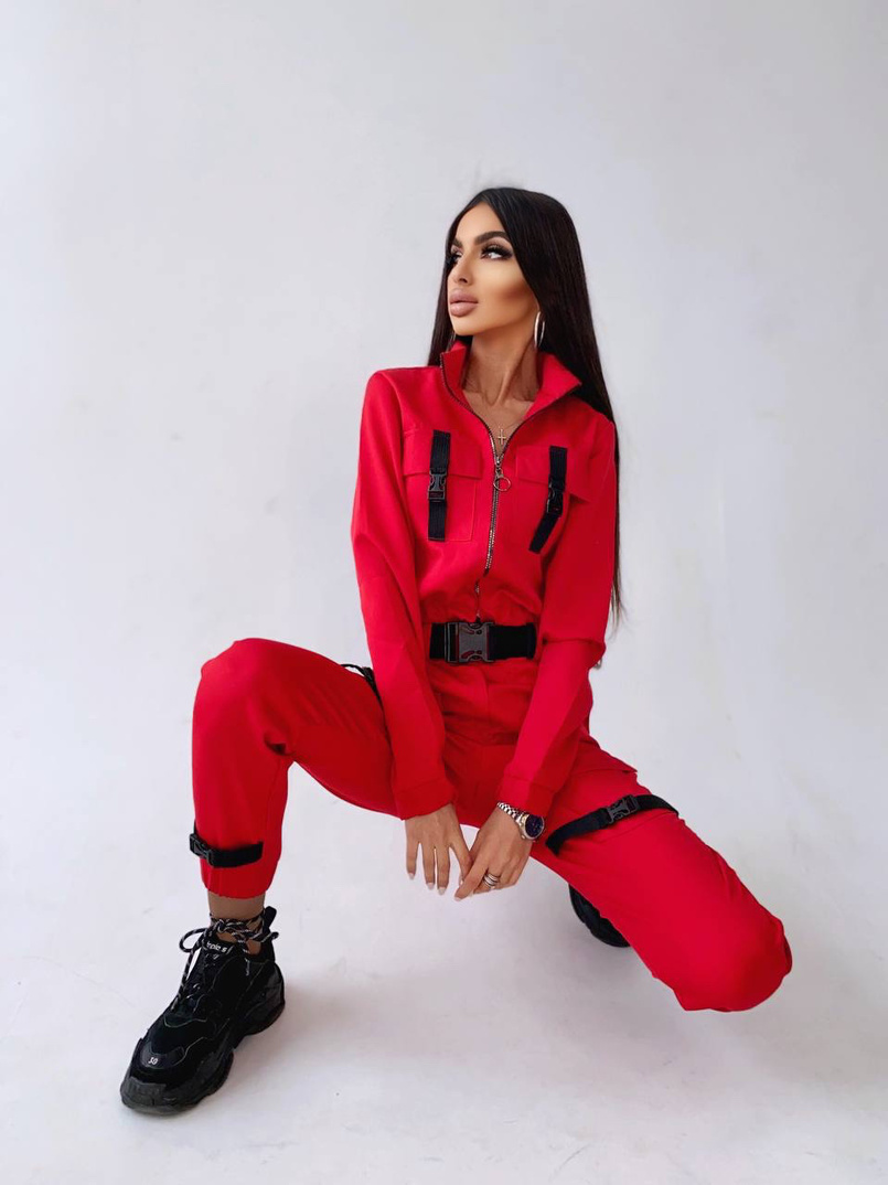 Костюм с брюками-карго декорированный застежками-фастекс Костюм с брюками-карго декорированный застежками-фастекс | PUSHKA SHOP