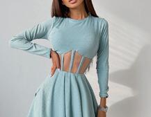 Приталенное платье с корсетной вставкой и пышной юбкой-солцем Приталенное платье с корсетной вставкой и пышной юбкой-солцем | PUSHKA SHOP