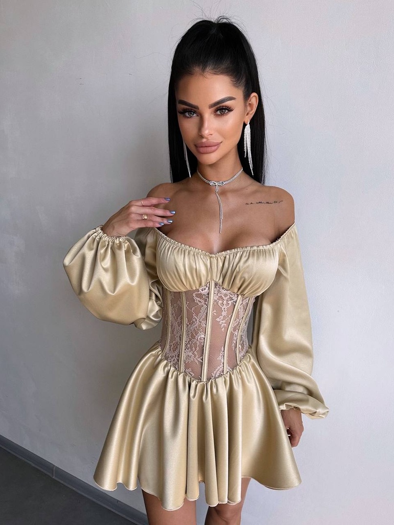 Атласна сукня з обʼємними рукавами та мереживом Атласна сукня з обʼємними рукавами та мереживом | PUSHKA SHOP