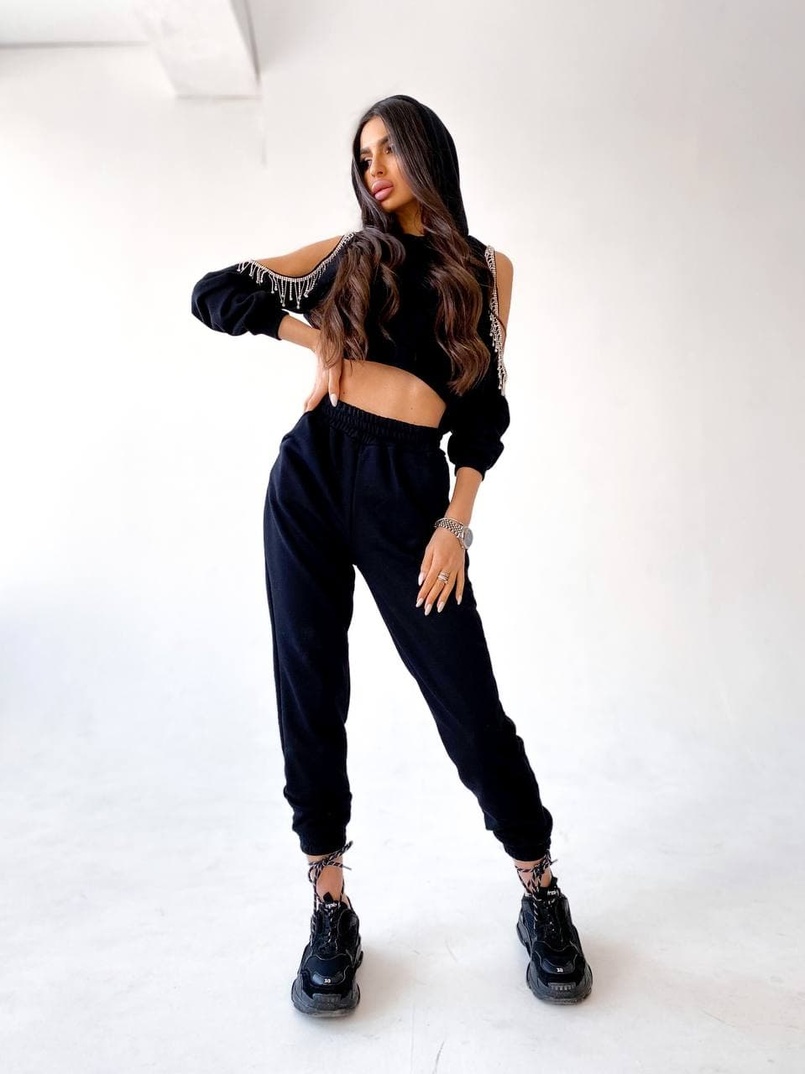 Костюм из качественной турецкой трехнитки, декорированный бахромой со стразами Костюм из качественной турецкой трехнитки, декорированный бахромой со стразами | PUSHKA SHOP