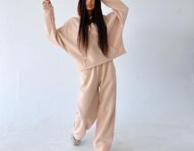 Бежевый oversize костюм с худи и расклешенными брюками Бежевый oversize костюм с худи и расклешенными брюками | PUSHKA SHOP