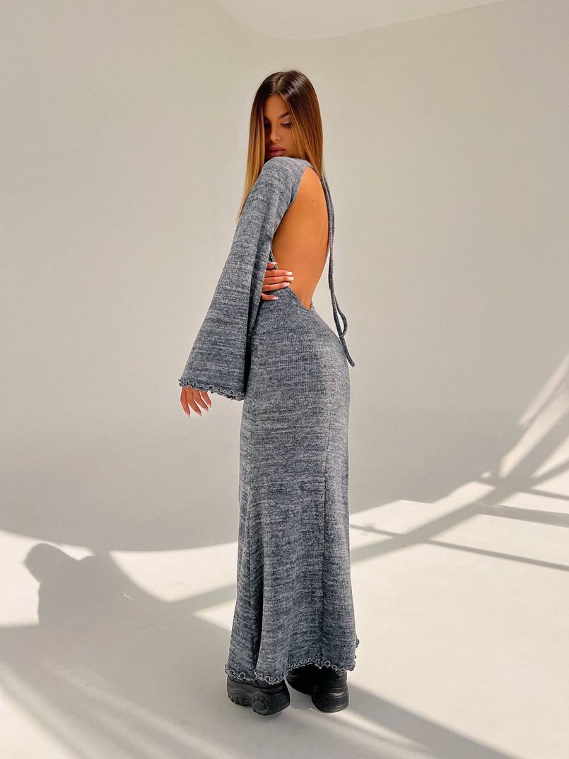 Трикотажна сукня максі з розкльошеними рукавами та відкритою спиною | PUSHKA SHOP