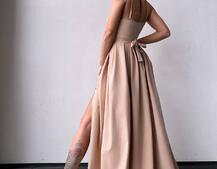 Сукня максі на тонких бретелях з розрізом на спідниці Сукня максі на тонких бретелях з розрізом на спідниці | PUSHKA SHOP