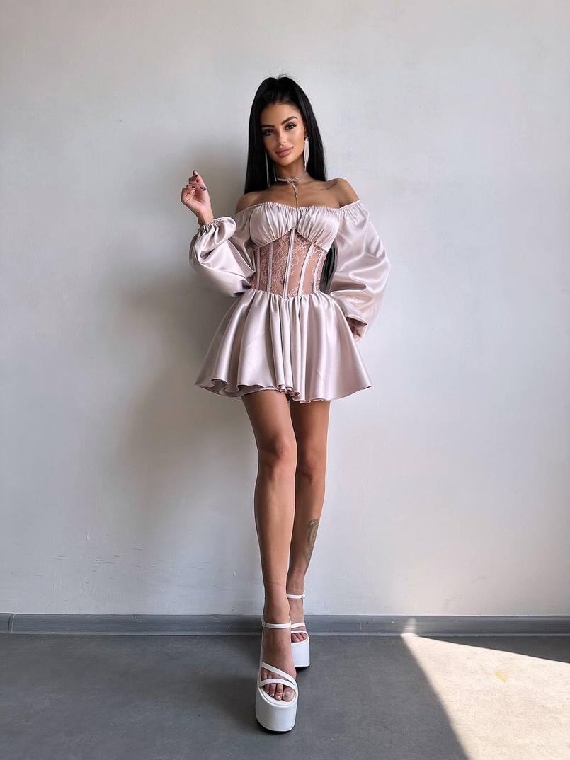 Атласна сукня з обʼємними рукавами та мереживом Атласна сукня з обʼємними рукавами та мереживом | PUSHKA SHOP