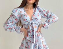 Цветочное платье с завязками на груди и пышной юбкой с оборками Цветочное платье с завязками на груди и пышной юбкой с оборками | PUSHKA SHOP