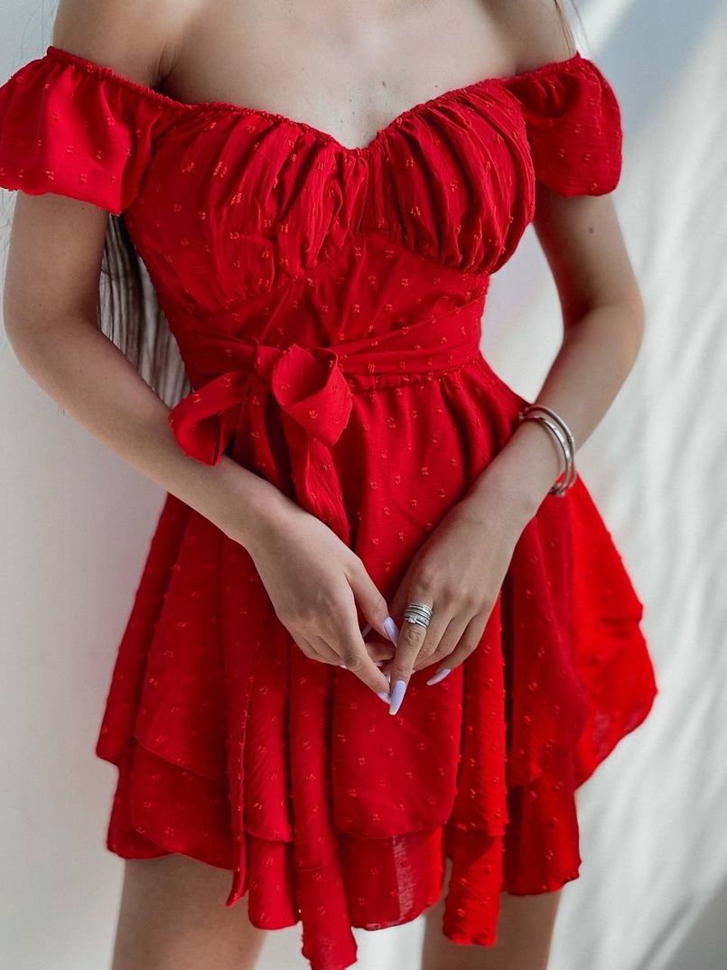 Платье со сборкой на груди и пышной юбкой Платье со сборкой на груди и пышной юбкой | PUSHKA SHOP