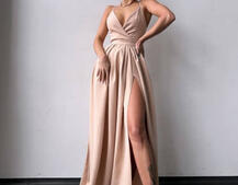 Сукня максі на тонких бретелях з розрізом на спідниці Сукня максі на тонких бретелях з розрізом на спідниці | PUSHKA SHOP