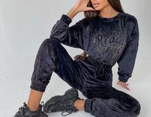 Плюшевый комбинезон, декорированный стразами Плюшевый комбинезон, декорированный стразами | PUSHKA SHOP