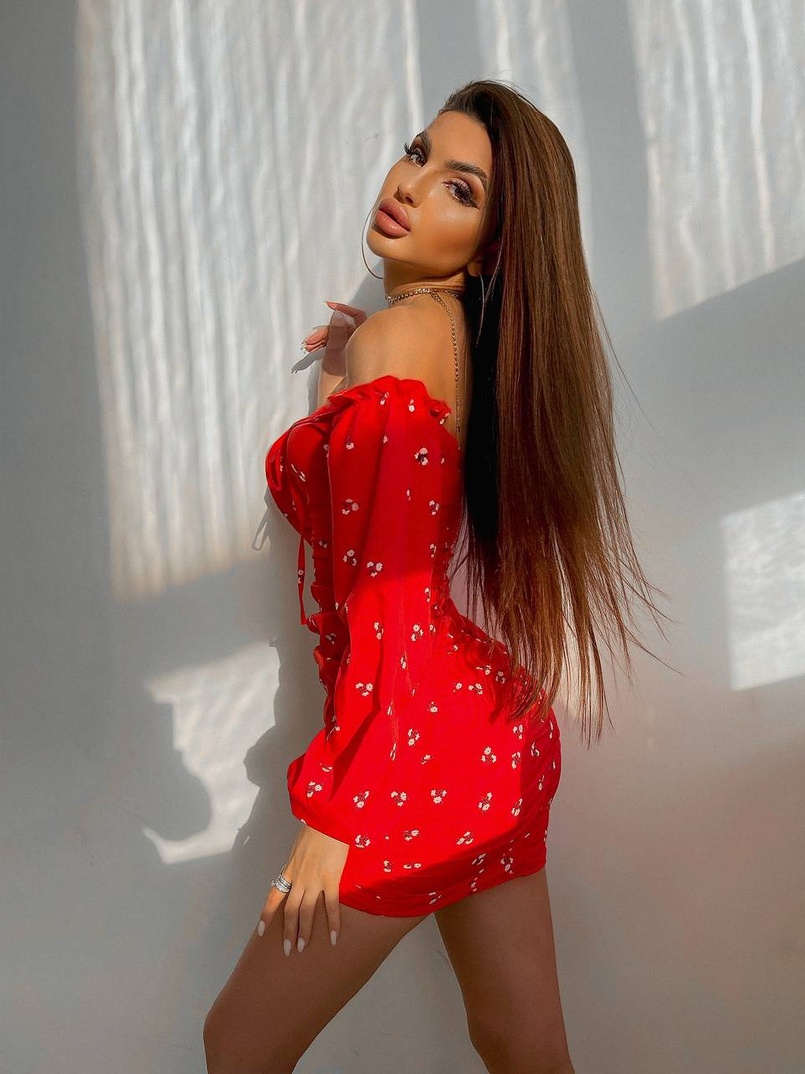 Платье со сборкой в цветочный принт Платье со сборкой в цветочный принт | PUSHKA SHOP