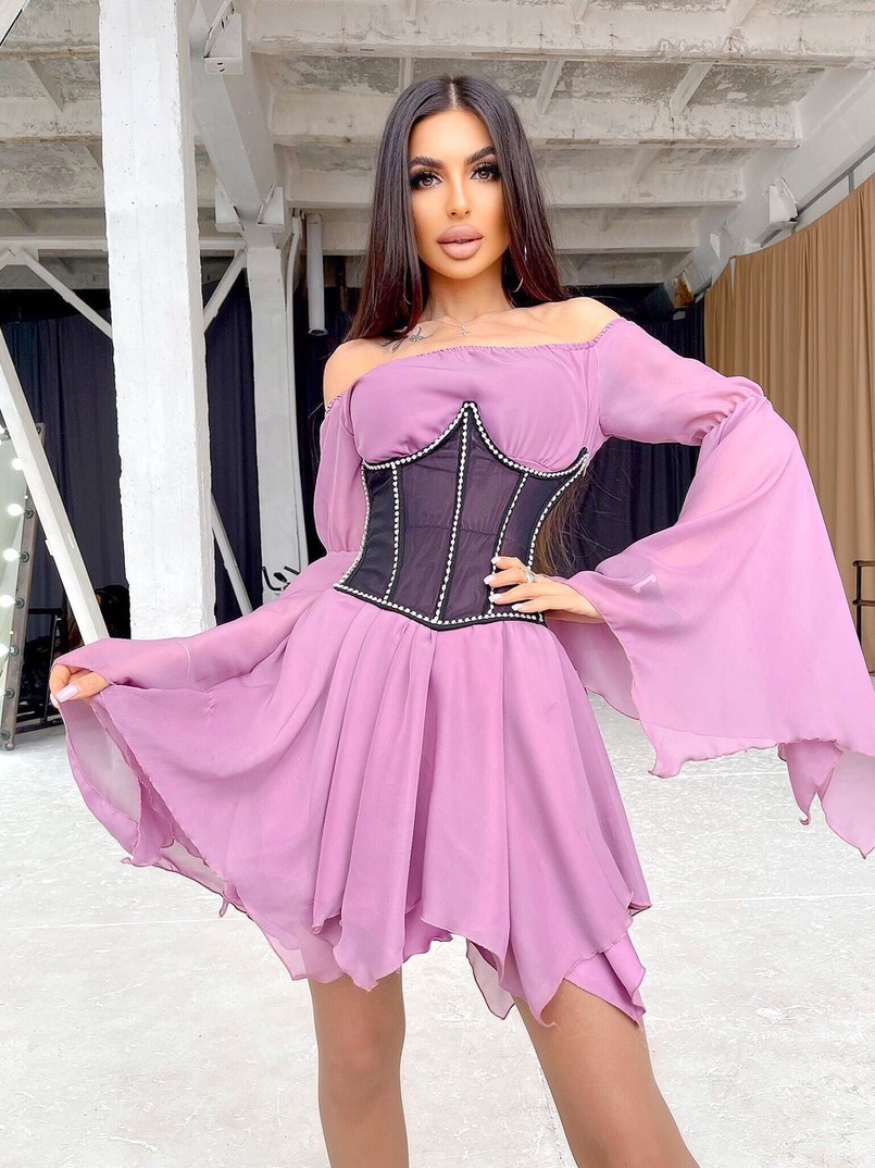 Шифоновое платье ассиметричного кроя с расклешенными рукавами + корсет декорированный стразами  | PUSHKA SHOP