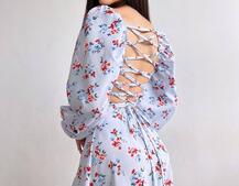 Сукня зі шнурівкою по спинці та розрізом на спідниці Сукня зі шнурівкою по спинці та розрізом на спідниці | PUSHKA SHOP