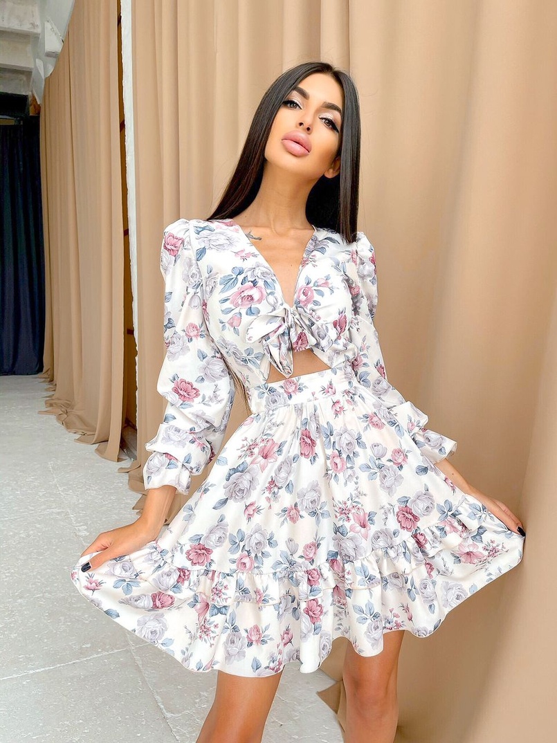 Цветочное платье с завязками на груди и пышной юбкой с оборками Цветочное платье с завязками на груди и пышной юбкой с оборками | PUSHKA SHOP