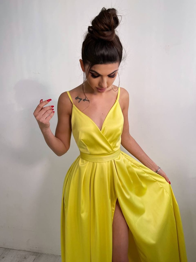 Платье макси с разрезом на юбке и запахом на груди Платье макси с разрезом на юбке и запахом на груди | PUSHKA SHOP