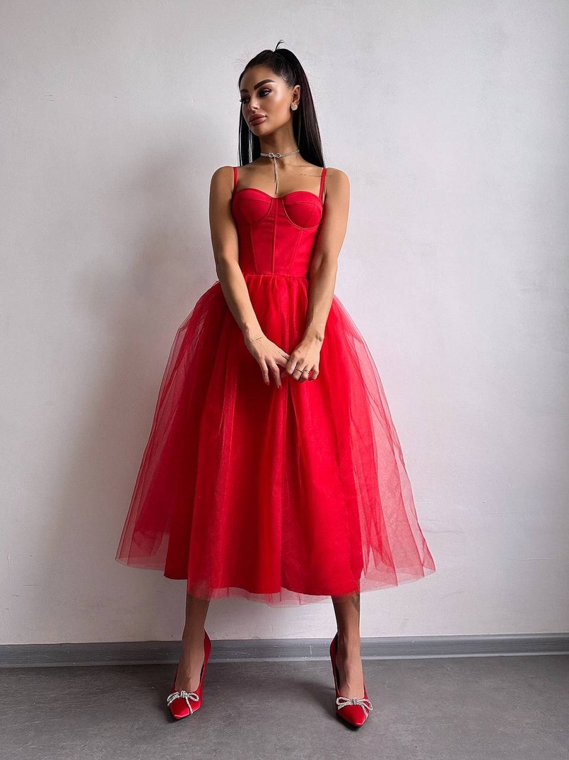 Сукня міді із чашечками з пишною спідницею Сукня міді із чашечками з пишною спідницею | PUSHKA SHOP