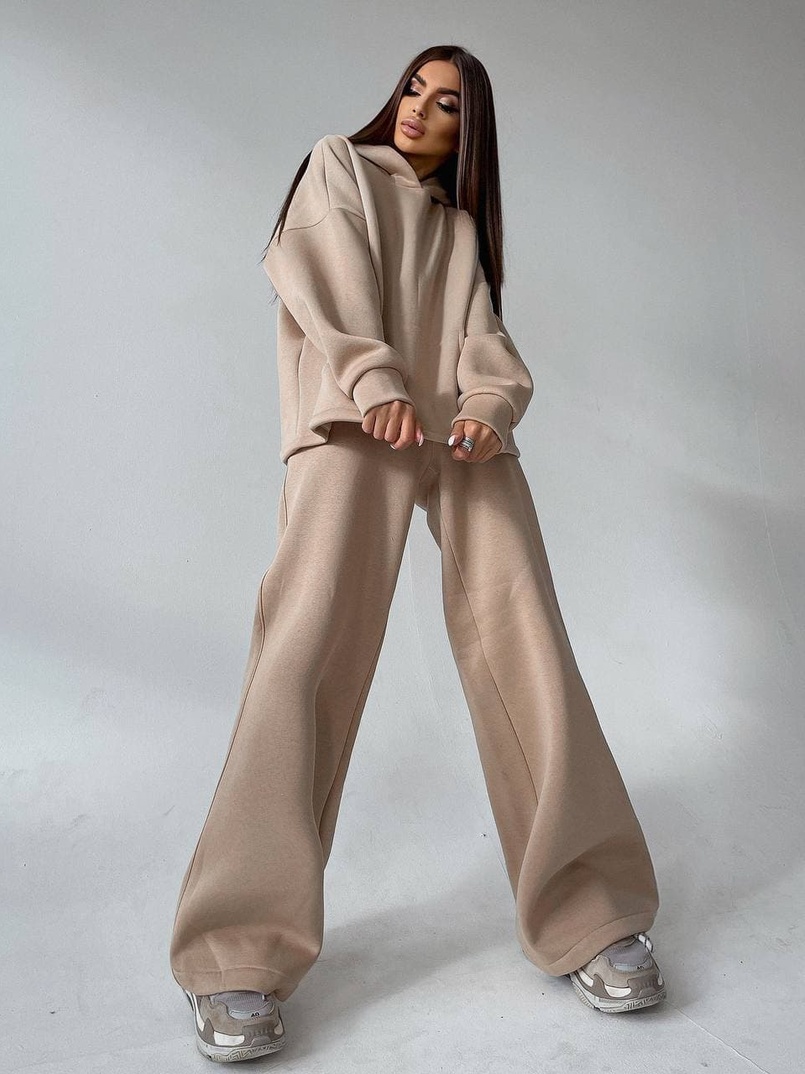 Тёплый костюм с расклешенными брюками Тёплый костюм с расклешенными брюками | PUSHKA SHOP