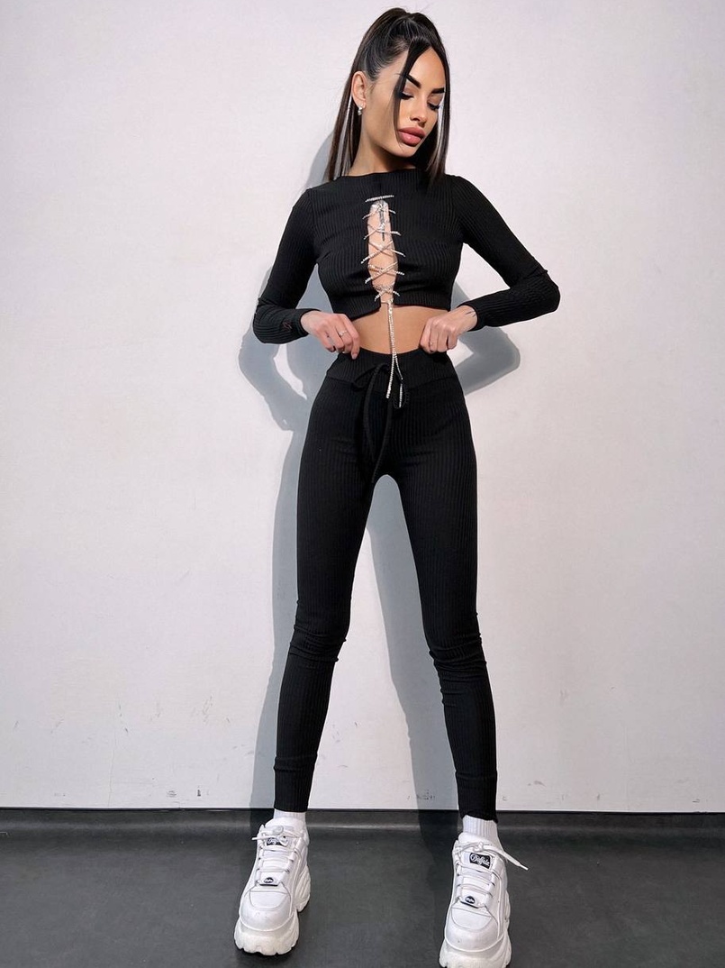 Костюм:  легінси та топ з шнурівкою зі страз | PUSHKA SHOP