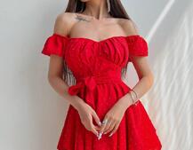 Платье со сборкой на груди и пышной юбкой Платье со сборкой на груди и пышной юбкой | PUSHKA SHOP