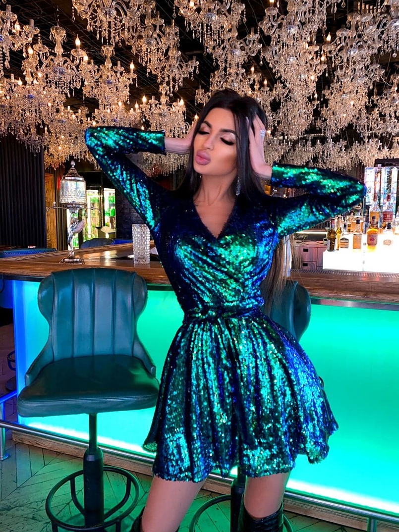 Платье с пайетками и запахом на груди | PUSHKA SHOP