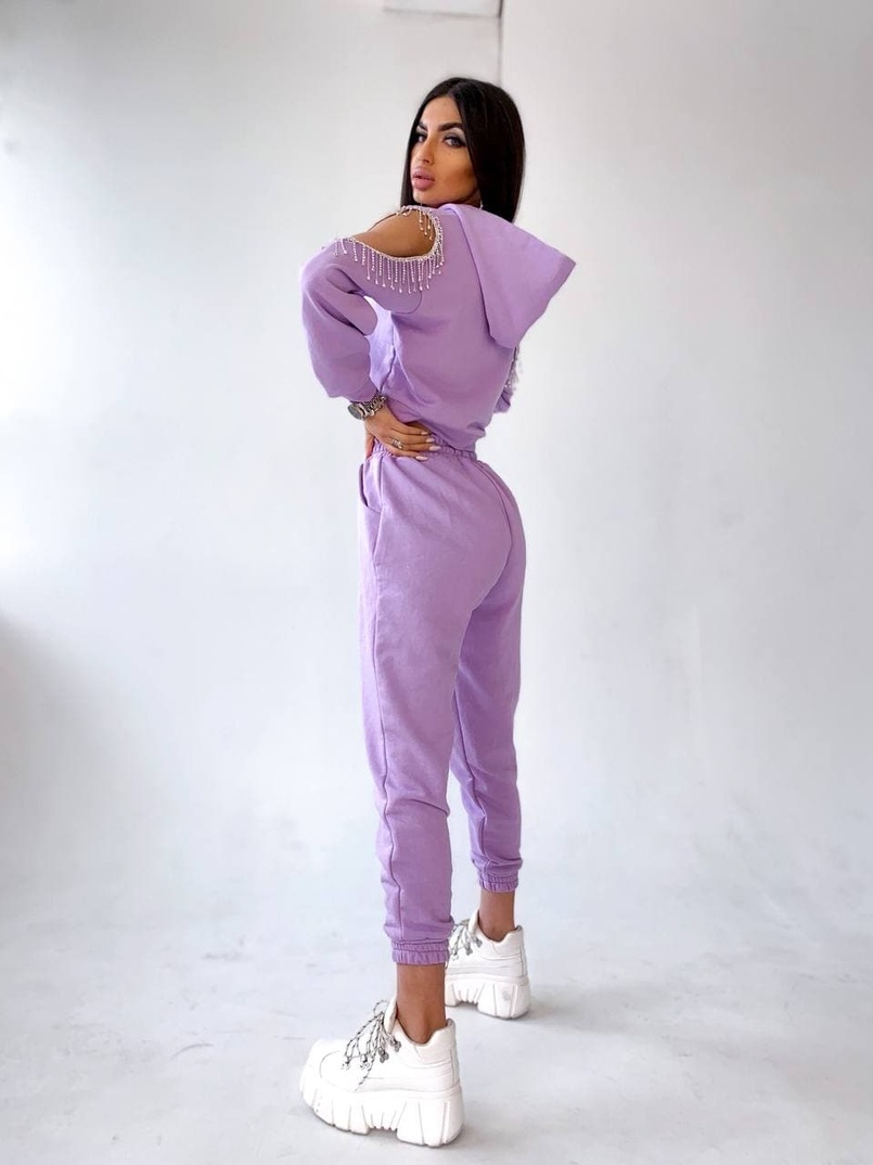 Костюм из качественной турецкой трехнитки, декорированный бахромой со стразами Костюм из качественной турецкой трехнитки, декорированный бахромой со стразами | PUSHKA SHOP