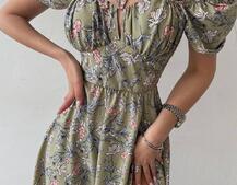 Платье миди с завязками на груди в цветочный принт Платье миди с завязками на груди в цветочный принт | PUSHKA SHOP