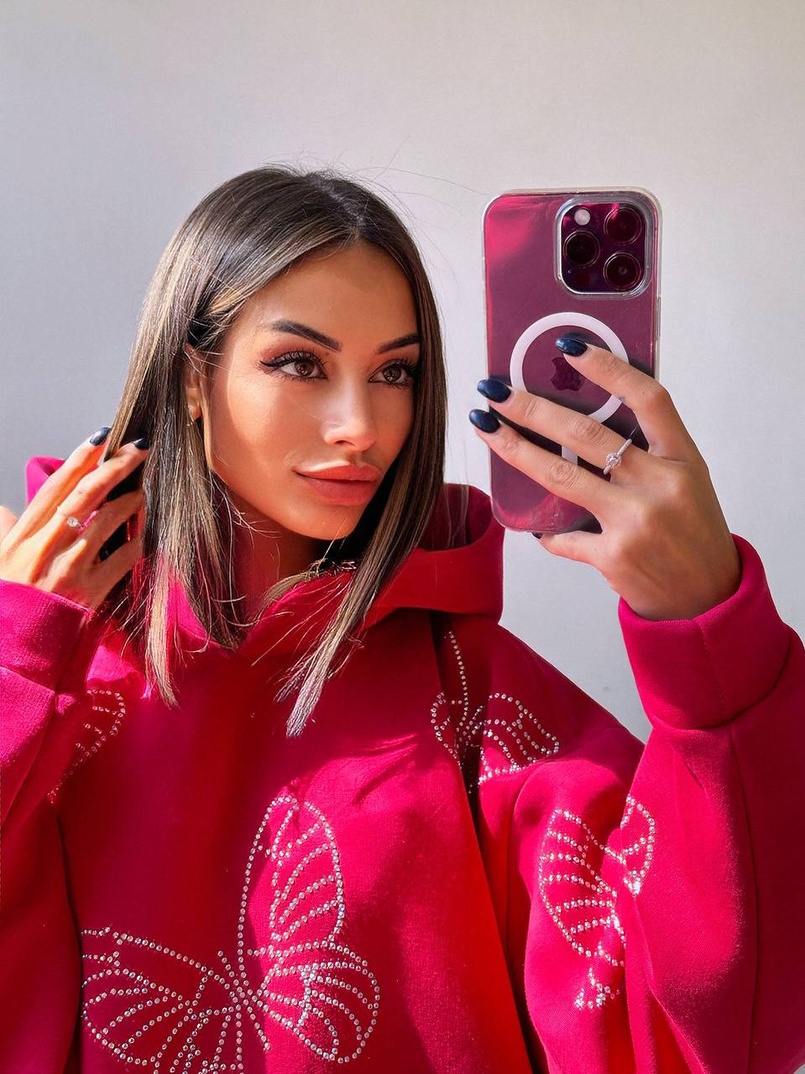 Трендове худі over size із сяючими стразами Трендове худі over size із сяючими стразами | PUSHKA SHOP