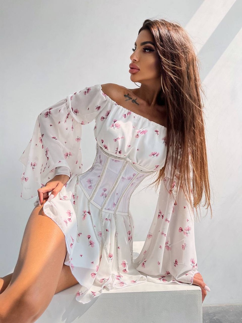 Шифонова сукня на підкладці з розкльошеними рукавами з асиметричною спідницею + корсет декорований стразами Шифонова сукня на підкладці з розкльошеними рукавами з асиметричною спідницею + корсет декорований стразами | PUSHKA SHOP