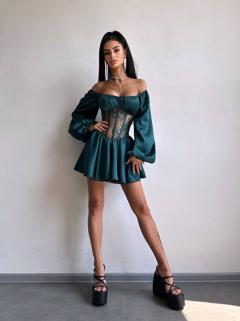 Атласна сукня з обʼємними рукавами та мереживом Атласна сукня з обʼємними рукавами та мереживом | PUSHKA SHOP