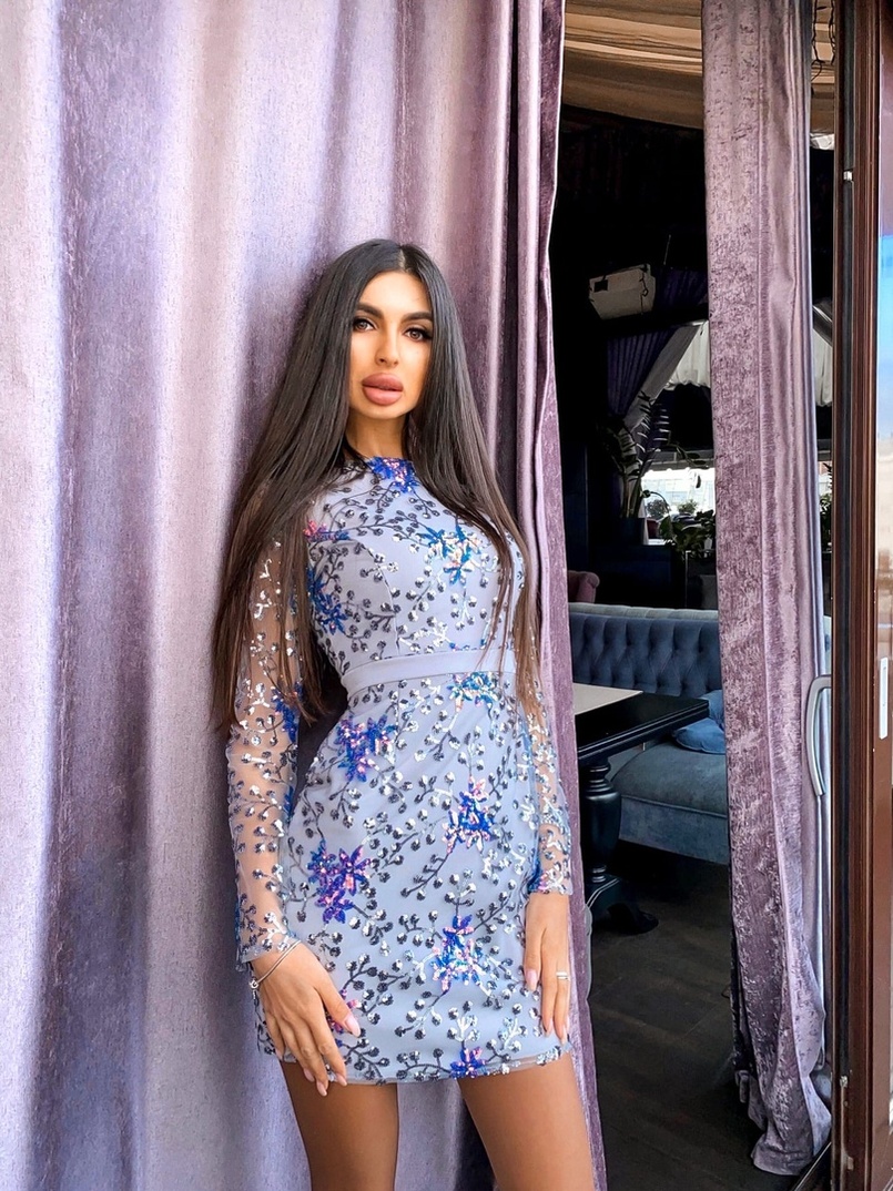 Коктейльное облегающее платье декорированное узором из пайеток Коктейльное облегающее платье декорированное узором из пайеток | PUSHKA SHOP