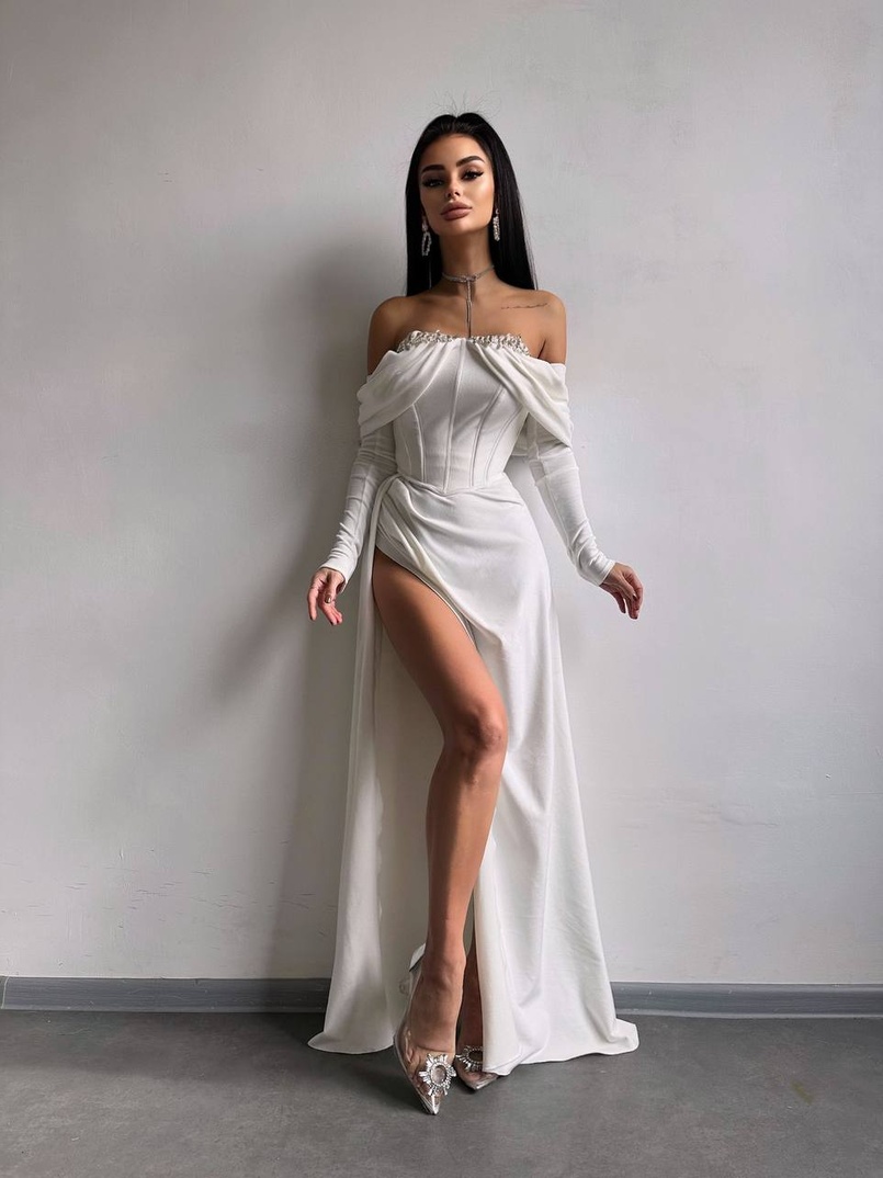 Оксамитова сукня максі декорована стразами Ручна робота Оксамитова сукня максі декорована стразами Ручна робота | PUSHKA SHOP