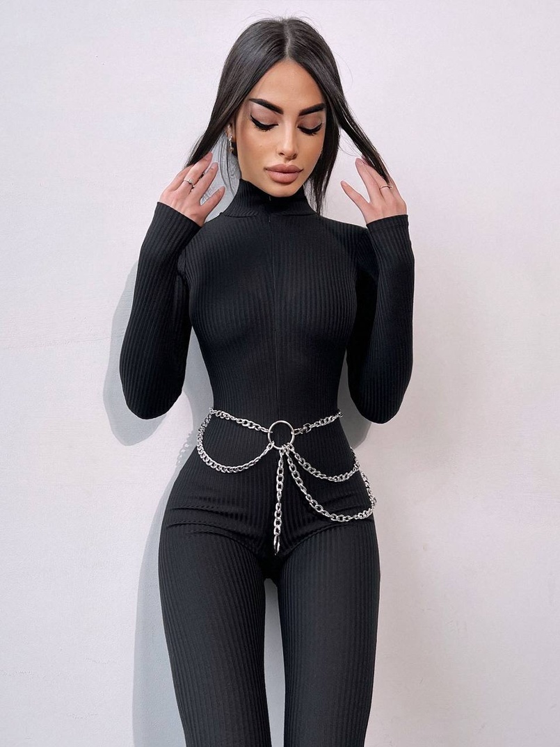 Облягаючий трикотажний комбінезон з поясом-ланцюжком Облягаючий трикотажний комбінезон з поясом-ланцюжком | PUSHKA SHOP