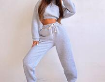 Базовий костюм на флісі з об'ємними капюшоном Базовий костюм на флісі з об'ємними капюшоном | PUSHKA SHOP